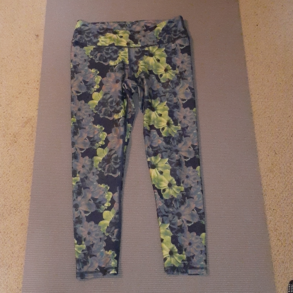 Cropped yoga pants